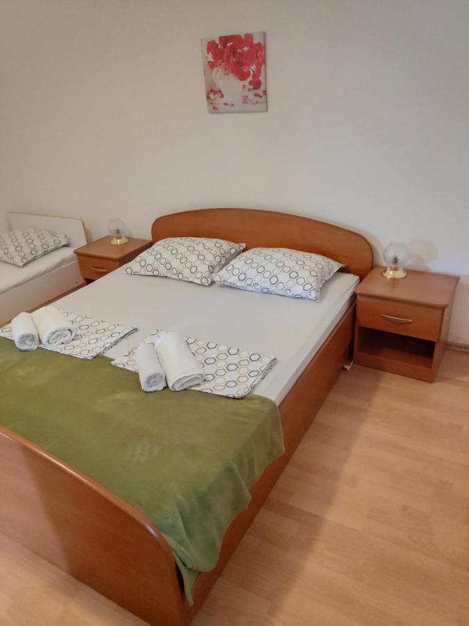 Apartments Mario Biograd Na Moru Bagian luar foto