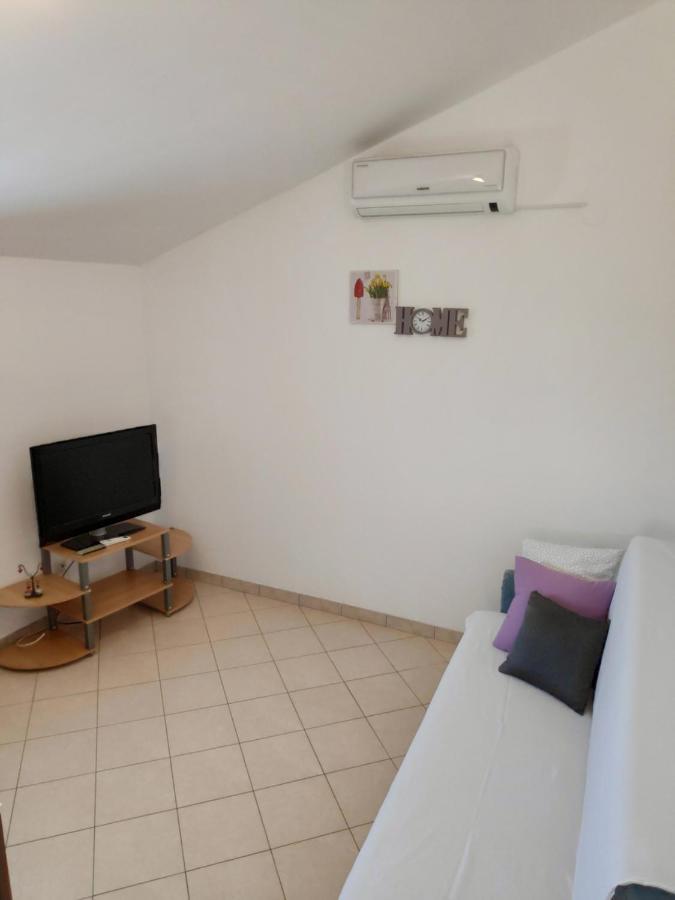 Apartments Mario Biograd Na Moru Bagian luar foto